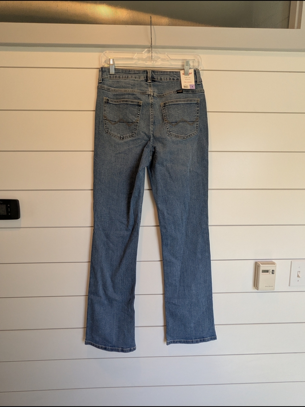 NWT Wrangler High Rise Boot Cut Jeans Size 4 Or 27 Medium Wash Stretch - Picture 7 of 13